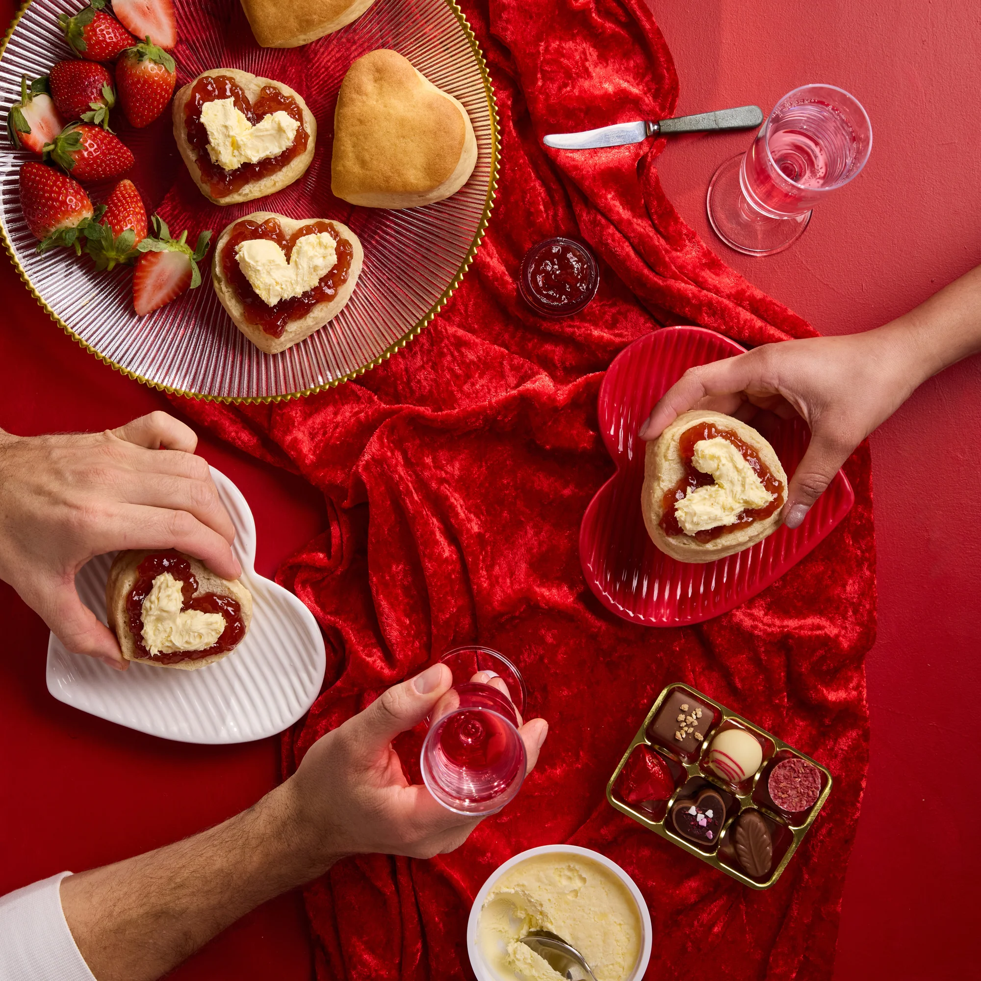 The Hearts & Bubbles Hamper - Image 5