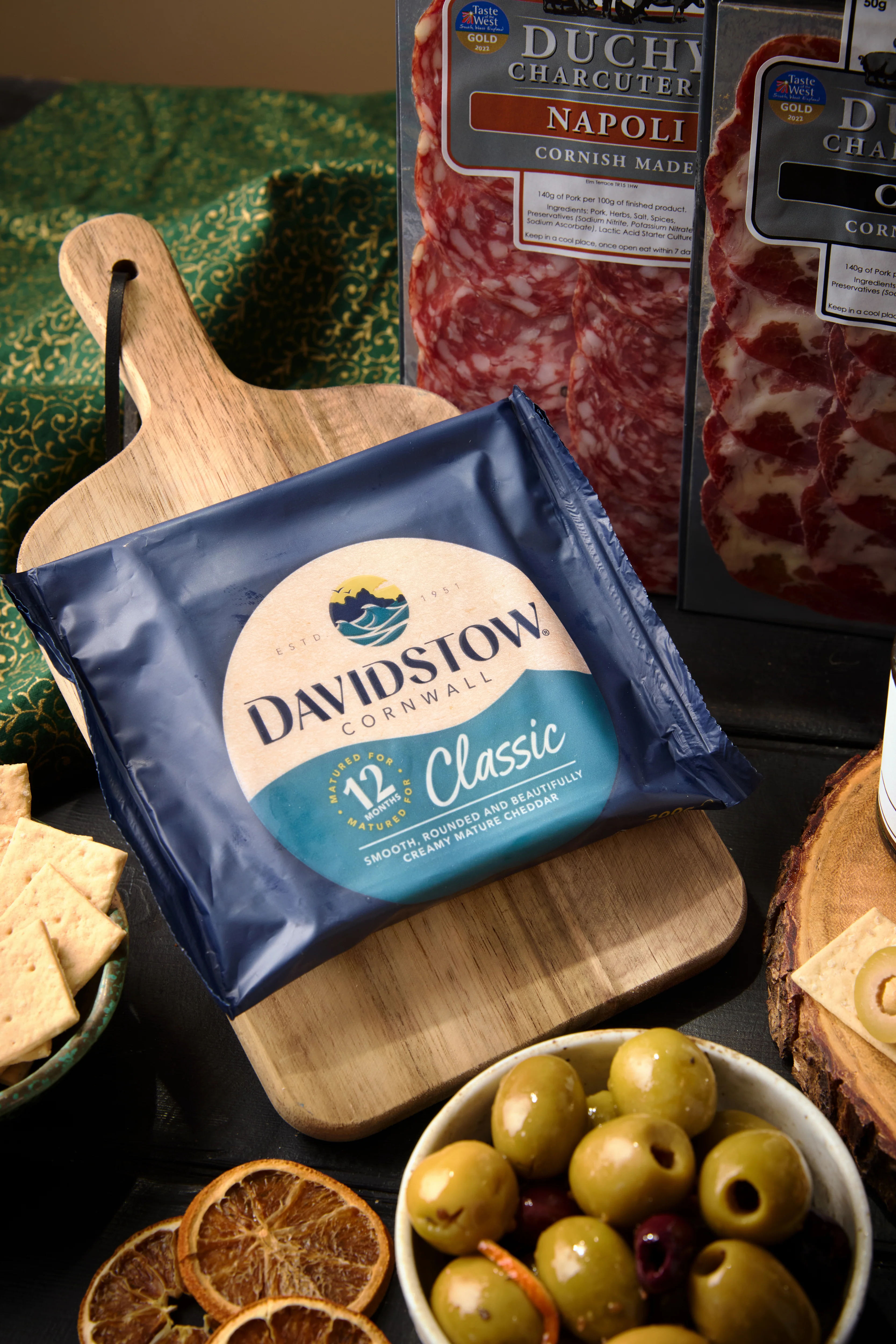The Nadelik Lowen Hamper - Image 3